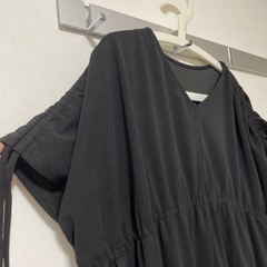 4L 黒ワンピースの画像