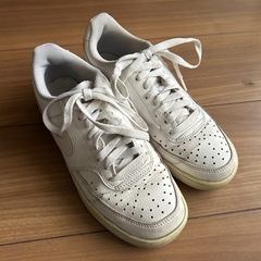 NIKE コートビジョン　24cm ホワイト　スニーカー　シンプル　ナイキ　白の画像