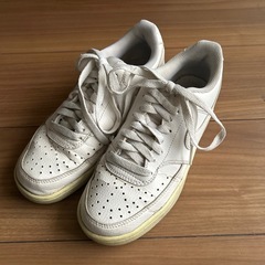 NIKE コートビジョン　24cm ホワイト　スニーカー　シンプル　ナイキ　白の画像