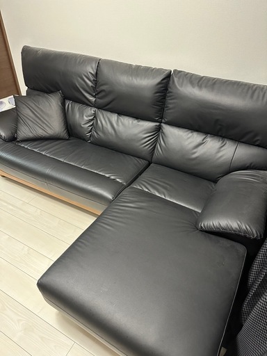 美品❗️人気の黒色❗️三人掛けレザーソファ