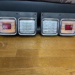 トラックテールランプ ICL 左右セットの画像