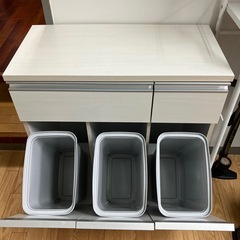 🙌ペールカウンター🙌 アイリスオーヤマ ペールカウンター PKT-8670 ウォールナットゴミ箱 45L(15L×3分別 ) 木目調 引き出し付き キッチンの画像