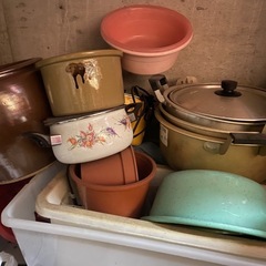 棚、食器、バケツ、漬物たるなど樽などの画像