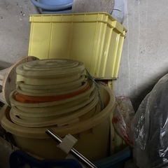 棚、食器、バケツ、漬物たるなど樽などの画像