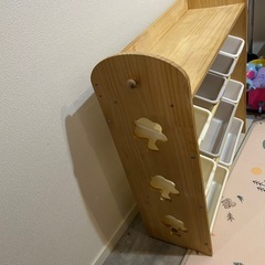 オシャレな木製　おもちゃ棚　　収納棚　の画像