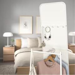 IKEA スタンドミラー KNAPPER ホワイト鏡 背面フック・レール付 クナッペル 大型姿見 デザイナー N Cortolezzis/D Wahl イケアの画像