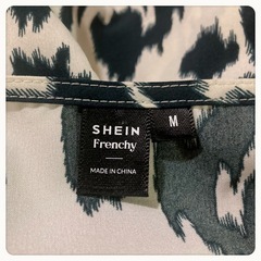 ꒰SHEIN꒱ポートレートネック ハグショルダーブラウス長袖 胸元開きトップスの画像