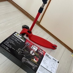 光るキックボードの画像
