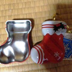 クリスマスブーツ型缶 小物入れ レッド系の画像