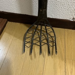 ガーデニング用　ほぼ新品の草刈り長めの熊手　の画像