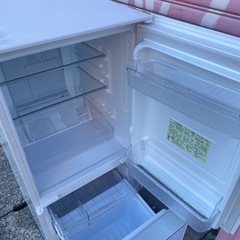 北九州市内配送設置無料　保証付き シャープ SHARP 冷蔵庫 （137L・つけかえどっちもドア） 2ドア クリアホワイト SJ-GD14C-Wの画像