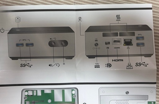 小型のデスクトップPC