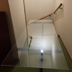 美品 ガラス板 店舗 
ディスプレイ　の画像