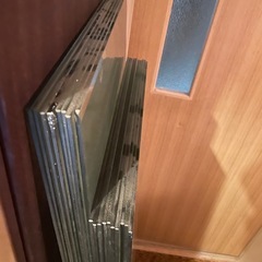 美品 ガラス板 店舗 
ディスプレイ　の画像