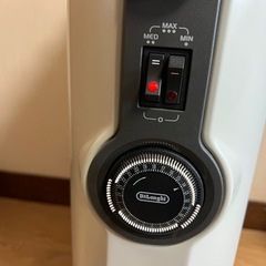 【美品】デロンギ オイルヒーター HJ0812 暖房 8〜10畳 省エネ 静音 乾燥しにくい 安全設計 イタリア製 Delonghiの画像