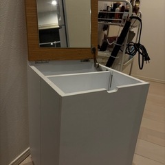 キャスター付きドレッサーの画像