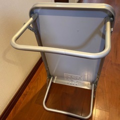 キャンプ用コンパクトテーブルの画像