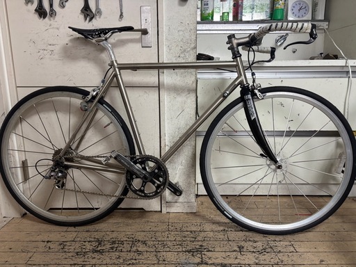 UTT75製のTitanium(チタン製)フレーム　ロードバイク 超軽量ロードバイク