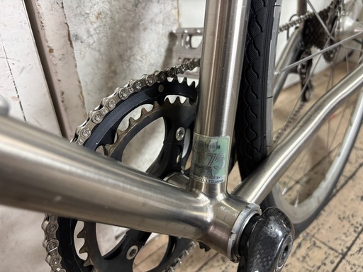 UTT75製のTitanium(チタン製)フレームロードバイク 超軽量ロードバイク