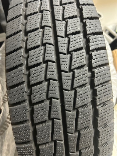 ハイエーススタッドレスタイヤホイール美品