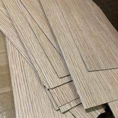 床材（裏に粘着あり）の画像