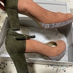 チャンキーヒール　ストラップ　パンプスの画像