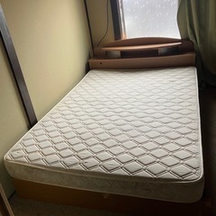 ダブルベッドの画像
