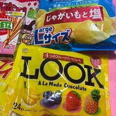 【半額以下❗️おやつ5個❗️】アポロ大袋、ルック アラモードチョコ大袋、ポテチL②、トマトプリッツの画像