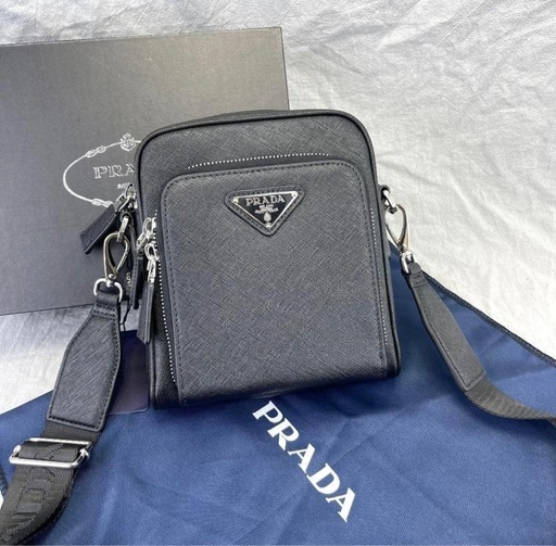 プラダ　ショルダーバッグ