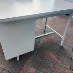 オフィスデスクの画像