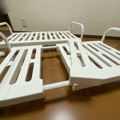 白いラック３点の画像