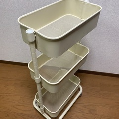 白いラック３点の画像