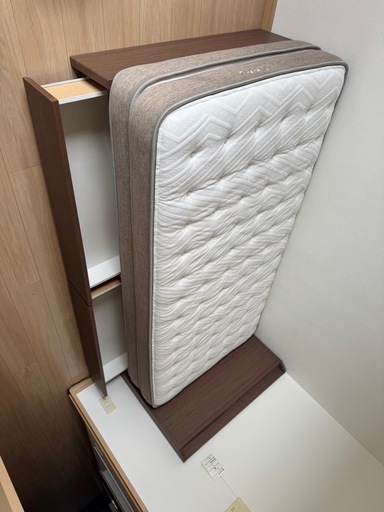 ベッドフレームとマットレス