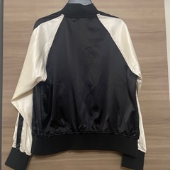 GU スタジャンの画像