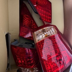 車の後部 テールライトアルファード二代の画像