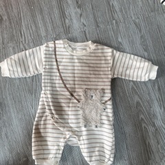 新生児のロンパース　子どもふく服の画像