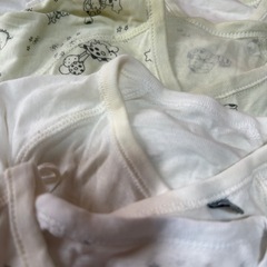 子どもの服　新生児のふくの服の画像