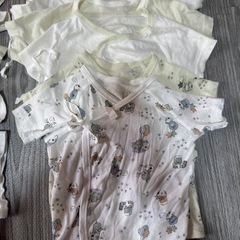 子どもの服　新生児のふくの服の画像