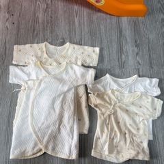 子どもの服　新生児のふくの服の画像