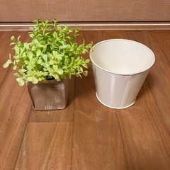 観葉植物（造花）2つセット入れ物はブリキですの画像