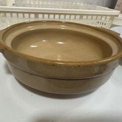 キッチン収納ケース、土鍋、皿などの画像