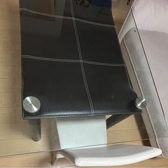ガラスのダイニングテーブルの画像