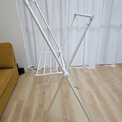 折りたたみ式室内物干しの画像