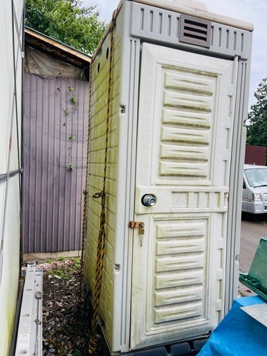 仮設トイレ　中古　　汲取り式　簡易水洗　フットポンプ幅 870