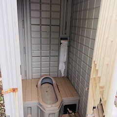 仮設トイレ　中古　　汲取り式　簡易水洗　フットポンプ幅 870 
の画像