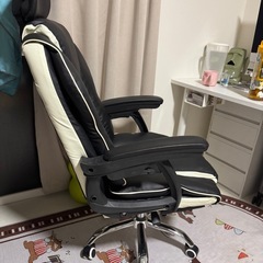 ゲーミングチェア / リクライニング / オットマン付きの画像