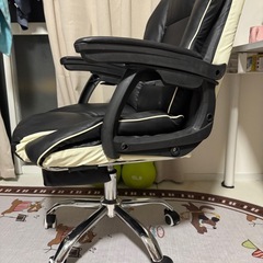 ゲーミングチェア / リクライニング / オットマン付きの画像