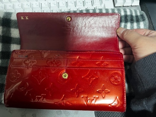 ヴィトン赤財布
