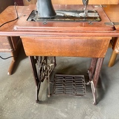 アンティーク足踏みミシンになります、 の画像
