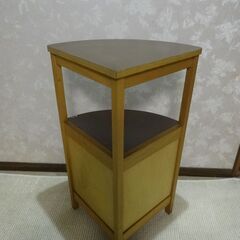 コーナー収納棚の画像